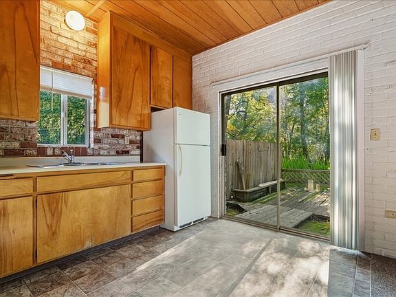5th image of 1863 Bailhache Ave