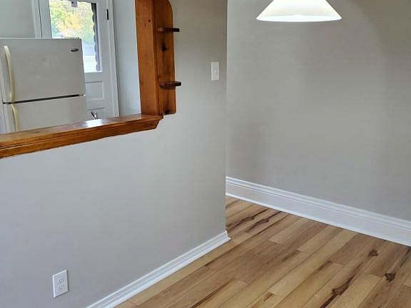 4th image of 1239 Eggert Rd