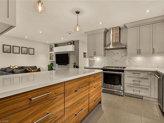 4th image of 1396 Niels Ave