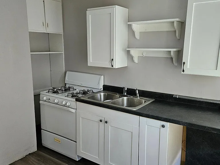 2304 Thor Ave #UPPER — Photo 10