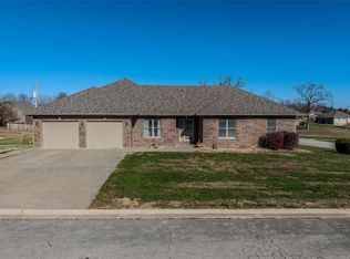 427 Heidi Rd, Lebanon, MO 65536