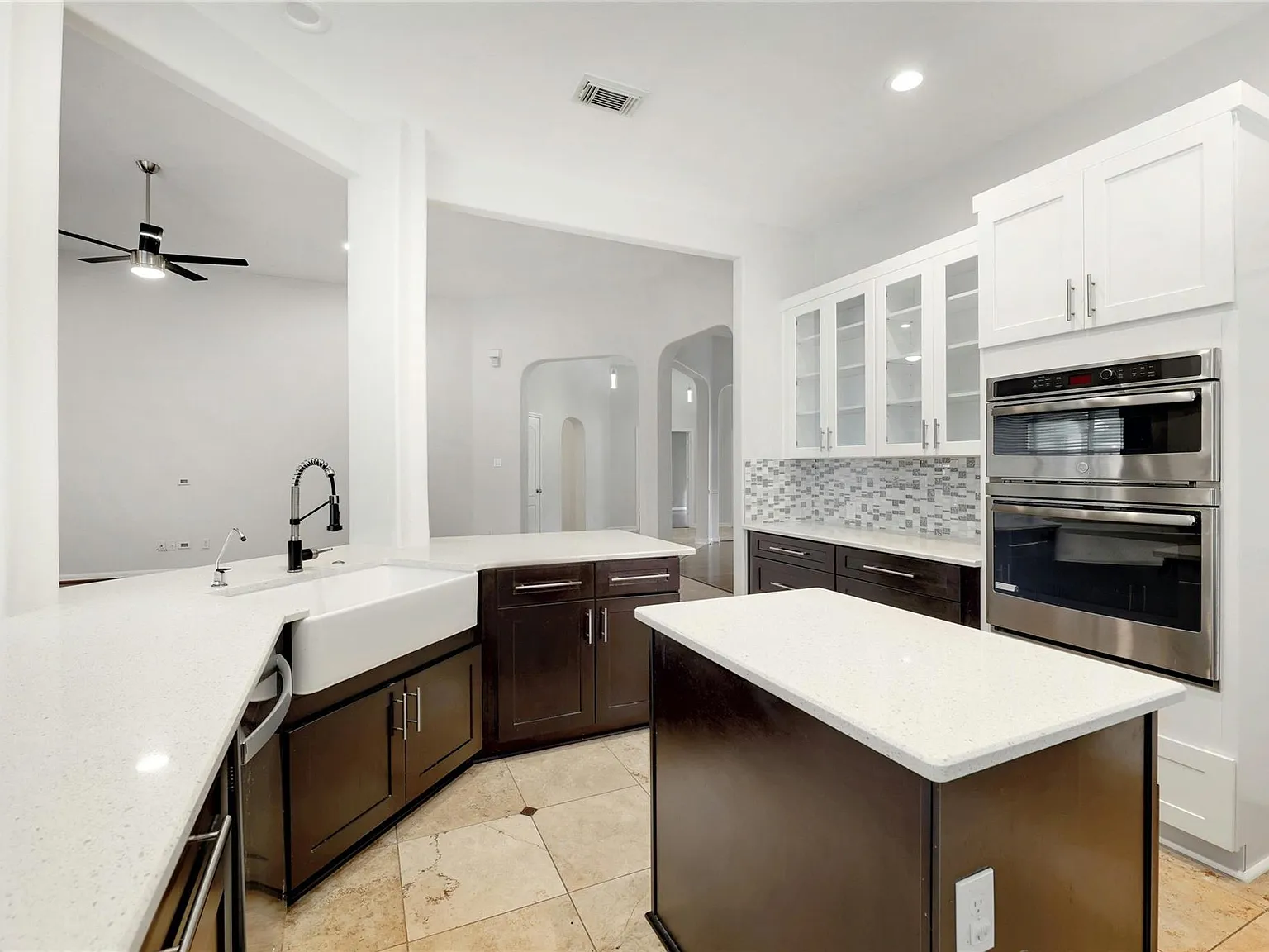 3 bed, 2.5 bath, 2811 sqft, $2,995 — Photo 3