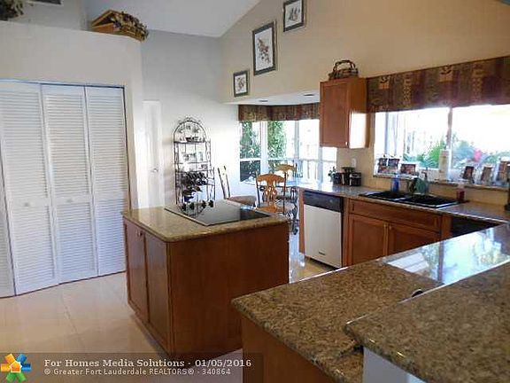 5th image of 500 NW 107th Ave