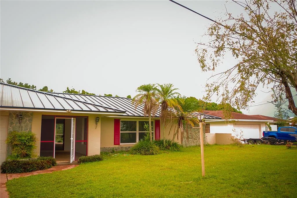 4 bed, 3.0 bath, 2382 sqft, $3,500 — Photo 2