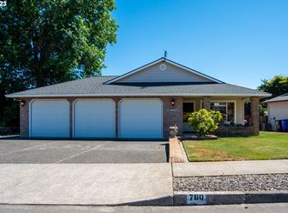 760 NE 24th St, Gresham, OR 97030