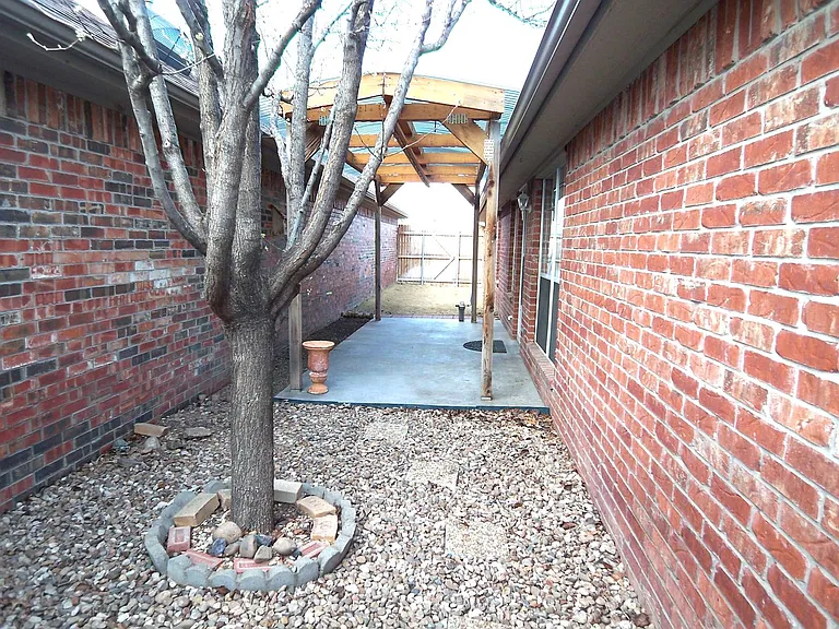7010 Hansford Cir — Photo 5
