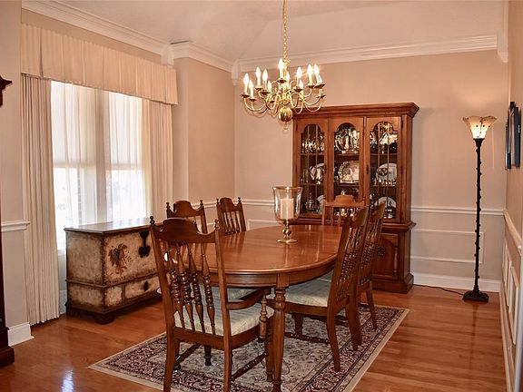 5th image of 8808 Hedge Row Ct