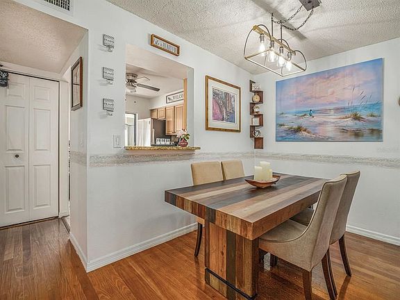 3rd image of 10515 Winrock Pl