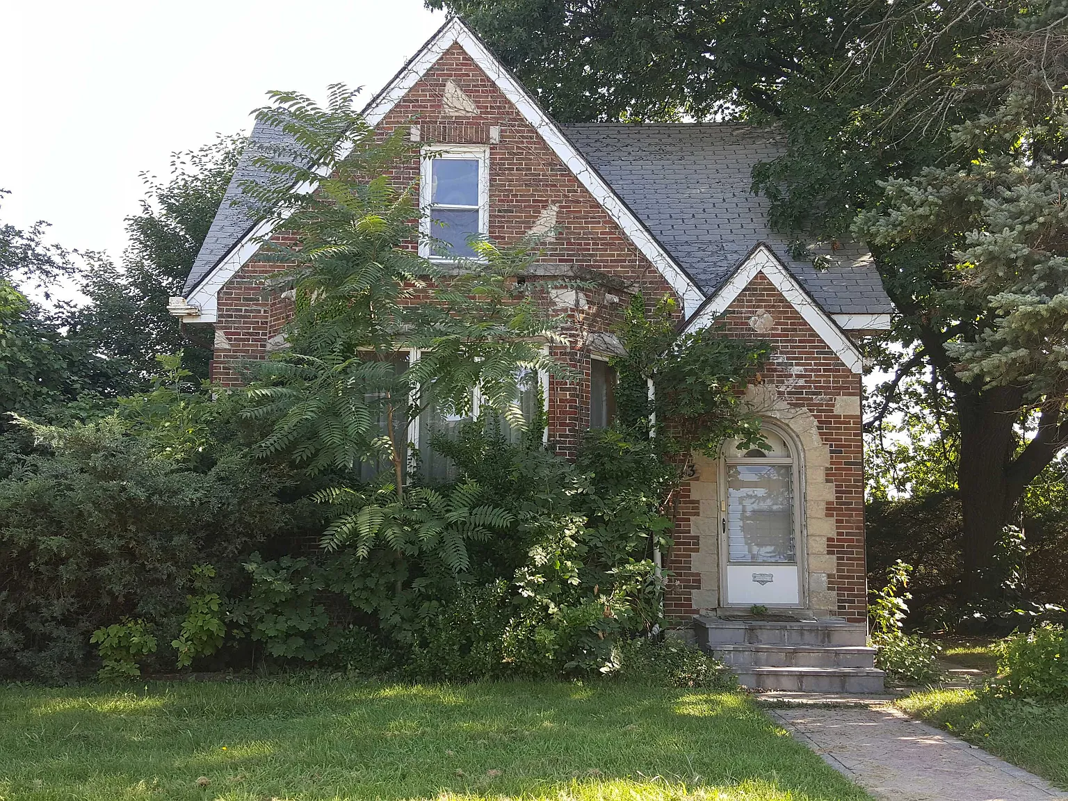 713 McCarthy Rd photo 1