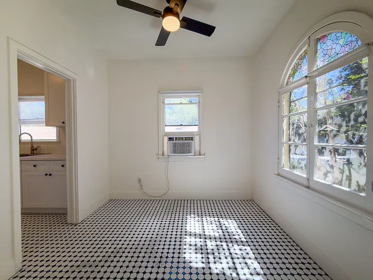 545 N Marengo Ave #1 — Photo 7
