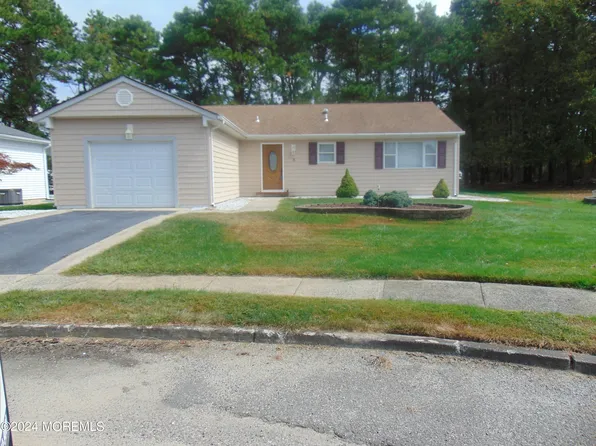 8 Chopin Court, Toms River, NJ 08757