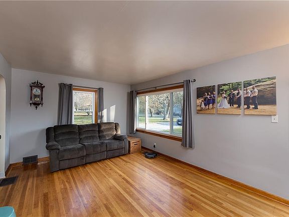 5th image of 1031 Blossom Dr