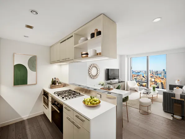 1 Manhattan Square 58G image 3 of 11