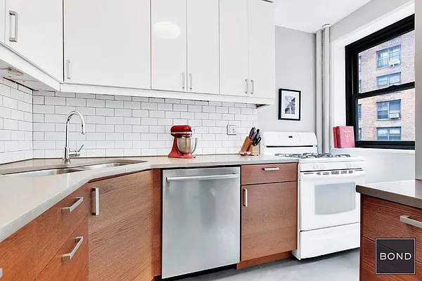 Sold by Bond New York | media 9