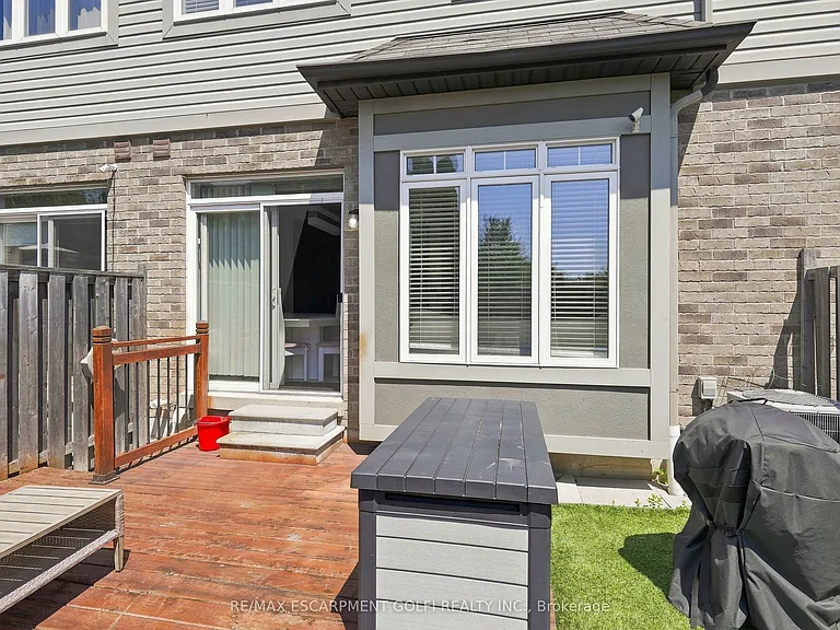 1050 Ryckman Cmn — Photo 23