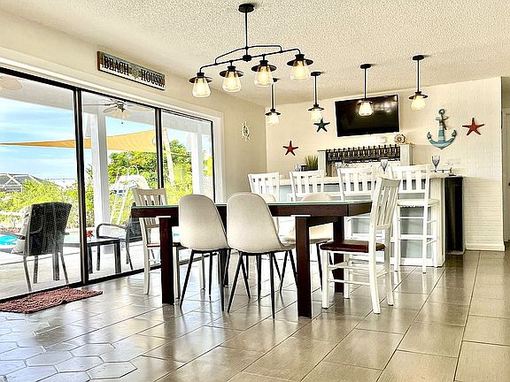 Dining Area and Bar