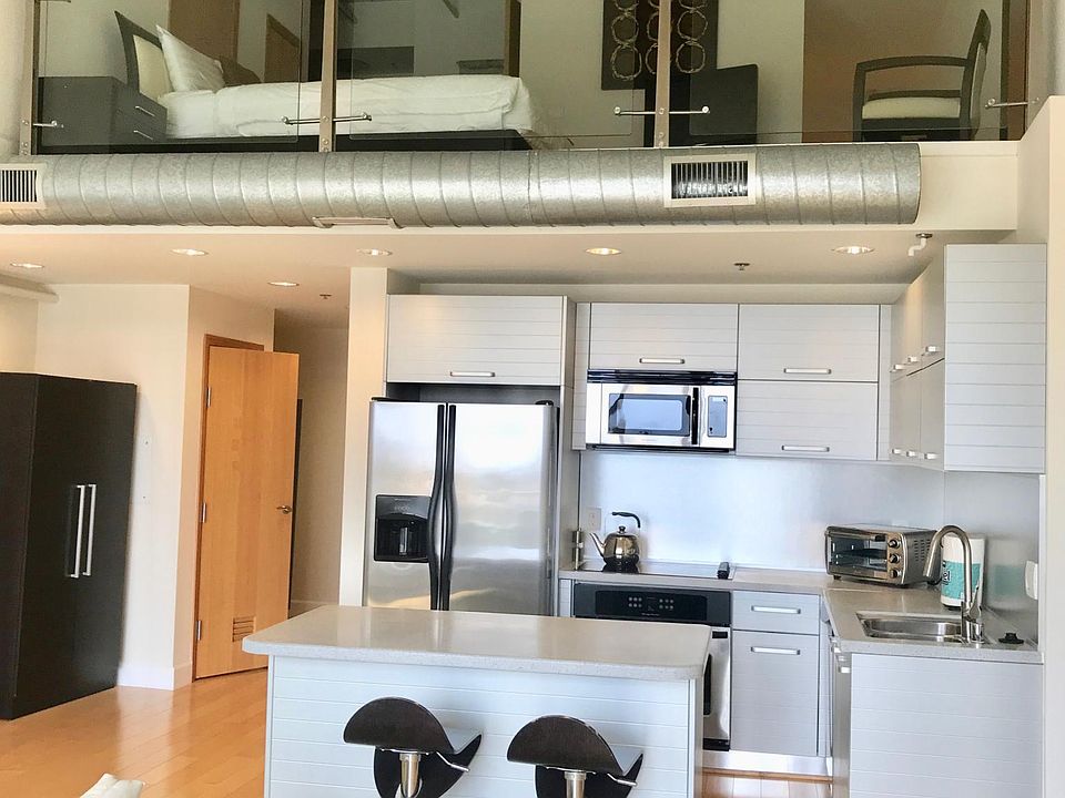 Suite 23 - Premium Split-Level Loft