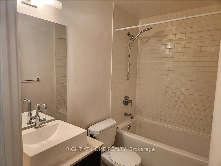 103 The Queensway #1207 — Photo 8