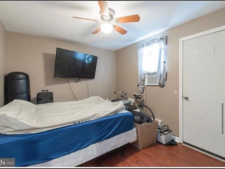 212 W Tioga St #1 — Photo 3