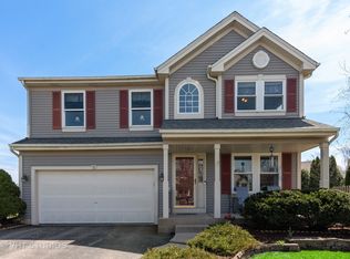 8 Muirfield Ct, Lake In The Hills, IL 60156