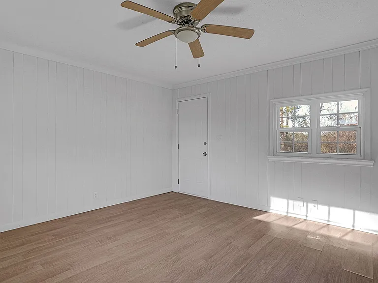 409 Booth Rd — Photo 1