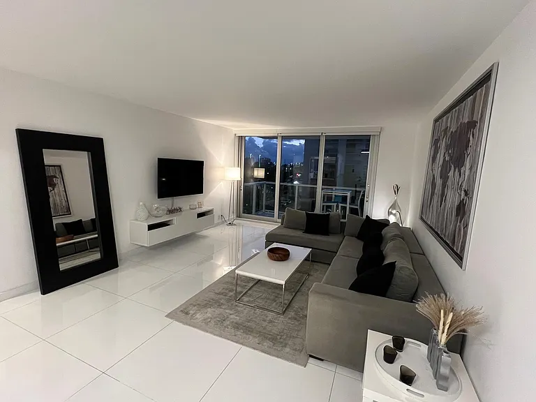 1000 West Ave #407 — Photo 2