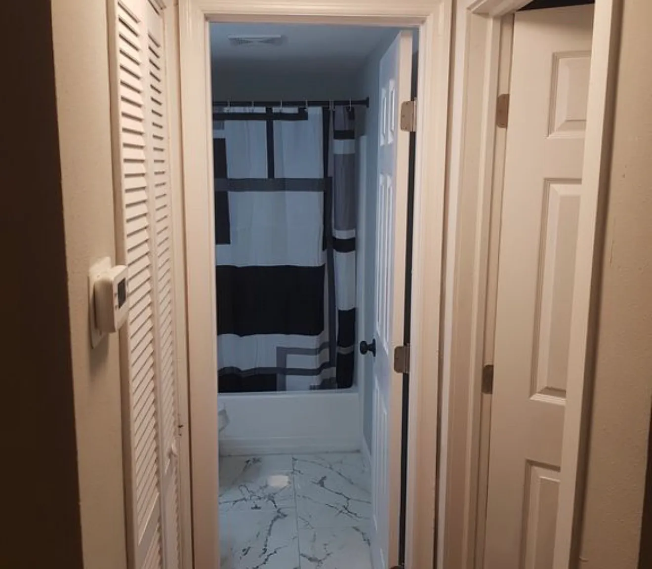 3 bed, 990 sqft, $2,100 — Photo 3