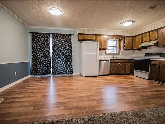 3rd image of 3 Hampstead Ln