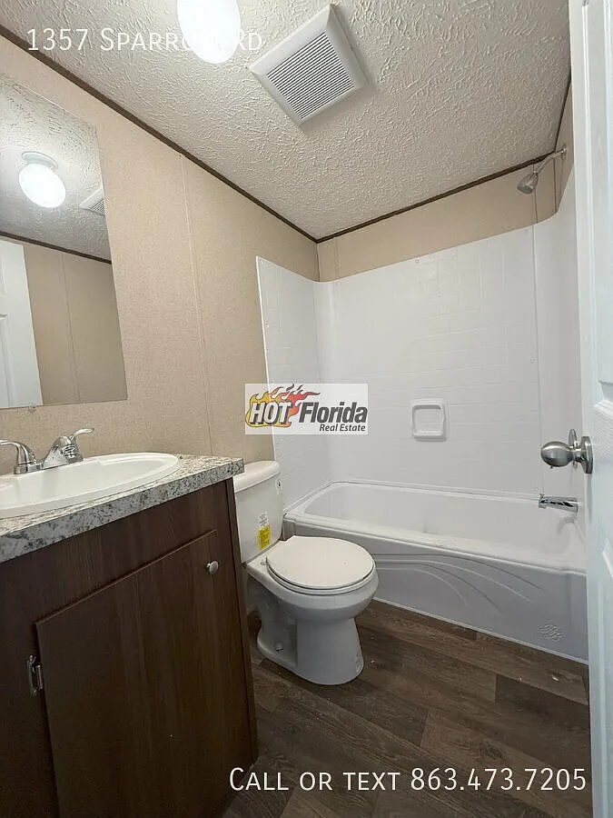Move-In Ready 3-Bedroom, 2-Bath Home with In-Unit Laundry — Photo 4