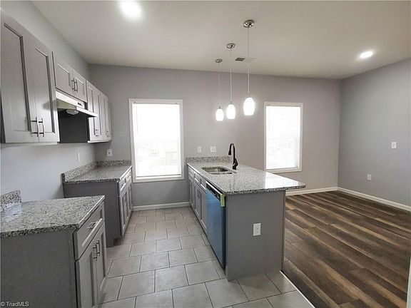3rd image of 1222B Highland Ave