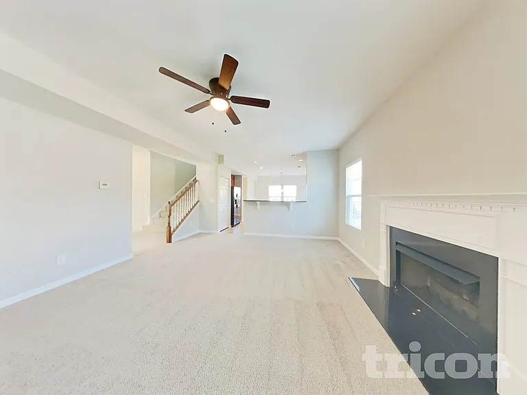 1068 Countess Ln — Photo 4