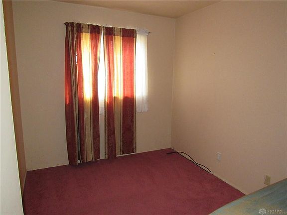 4th image of 4761 Vanguard Ave