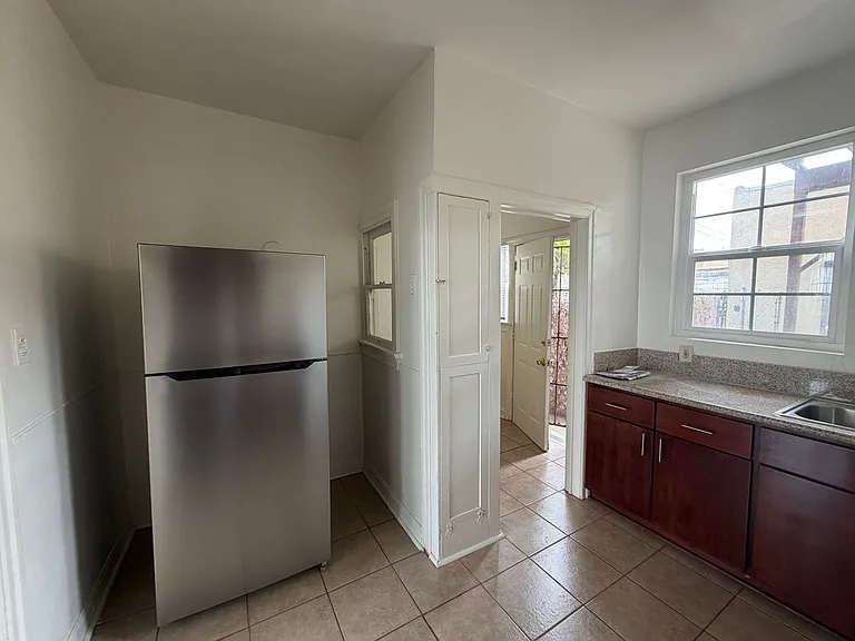 2612 Edgehill Dr — Photo 5