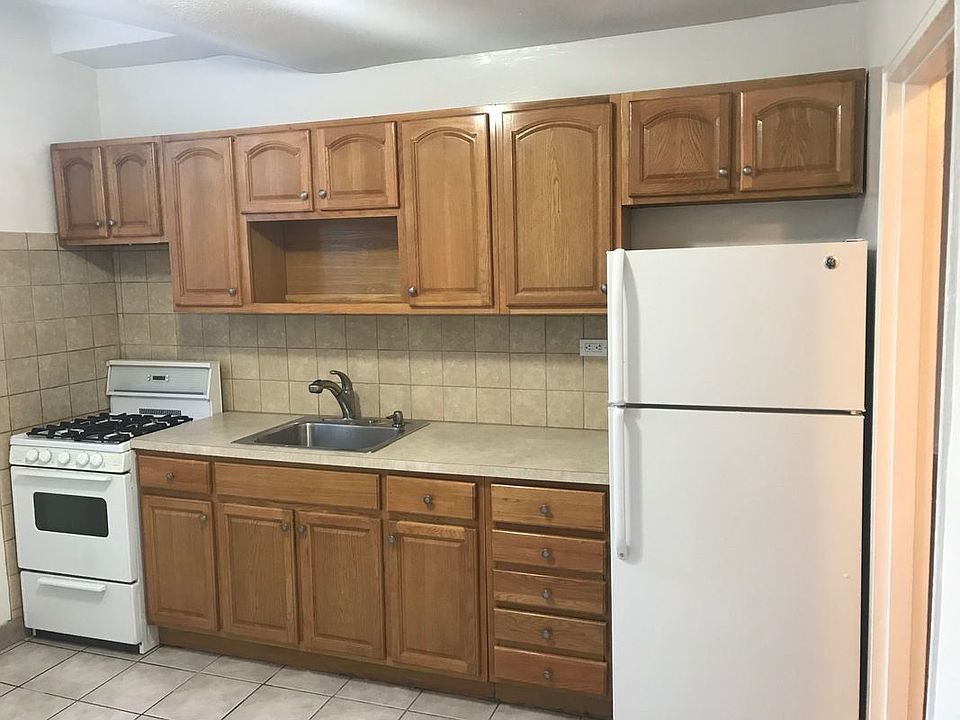 1st image of 3443 Crescent St APT Lj