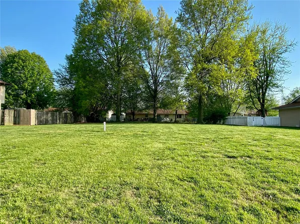 320 Arbor Dr, Swansea, IL 62226