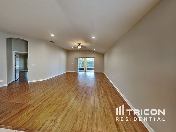 3rd image of 449 Oak Landing Blvd