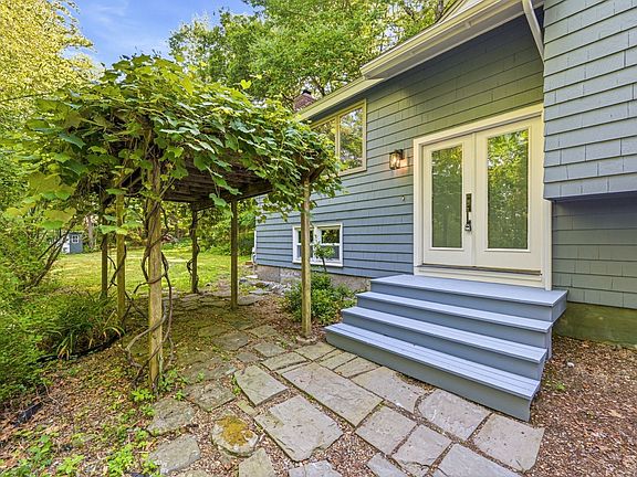 3rd image of 7 Hillcrest Dr