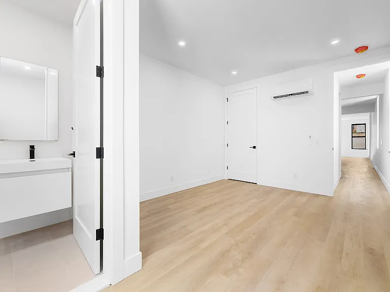 245 S 3rd St #2L — Photo 6