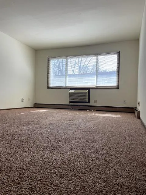 1 bed, 600 sqft, $1,000 — Photo 3