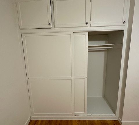 4th image of 2624 Montrose Ave #2624