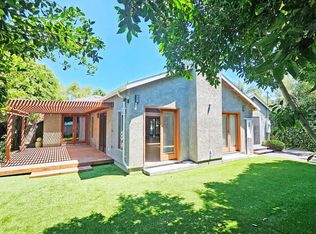 18718 Collins St, Tarzana, CA 91356