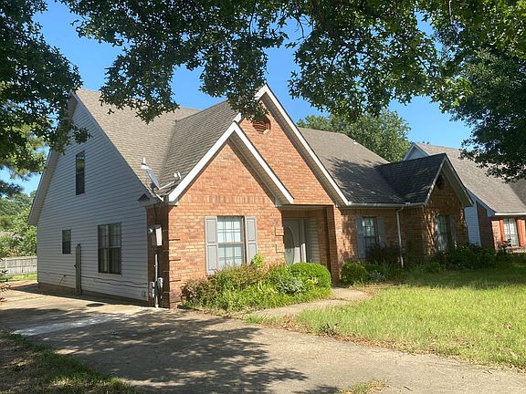 3rd image of 4718 Sanderson Ln