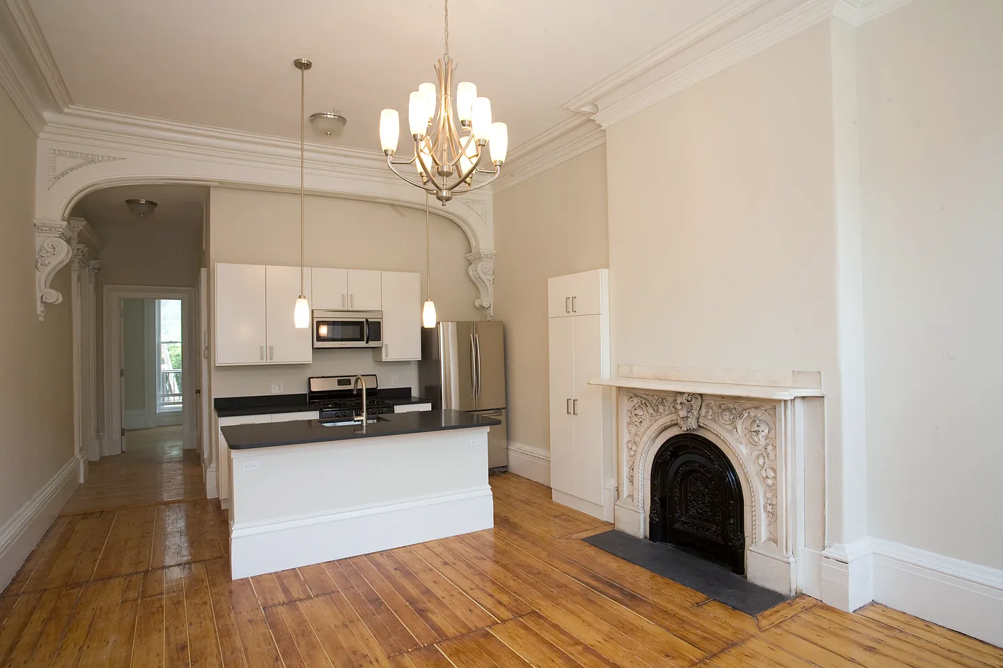 2 bed, 9999 sqft, $4,200 — Photo 2