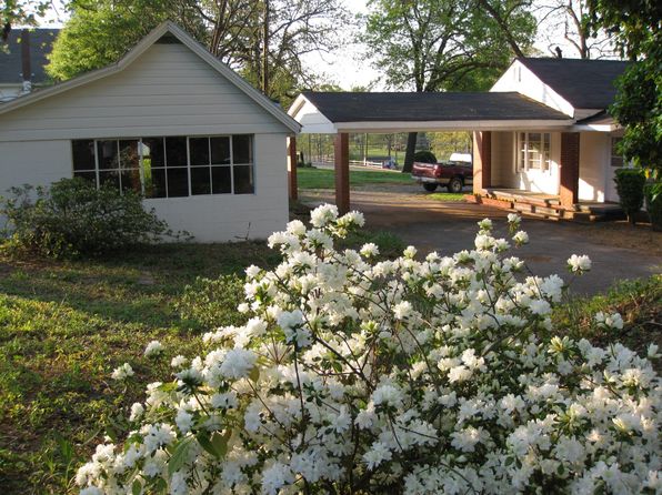 200 N Isundega St, Westminster, SC 29693