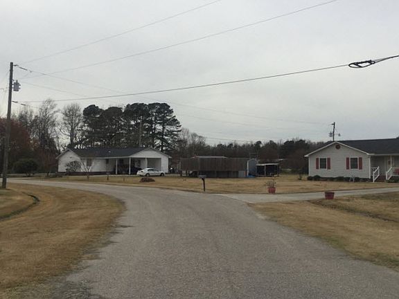 5th image of 79 Gateway Dr