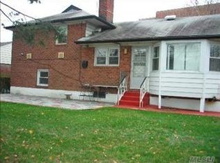 22239 Kenilworth Dr, Oakland Gardens, NY 11364