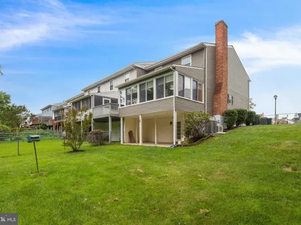 60 Lower Valley Ln, Newark, DE 19711