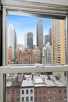 4th image of 150 E 37th St Penthouse A
