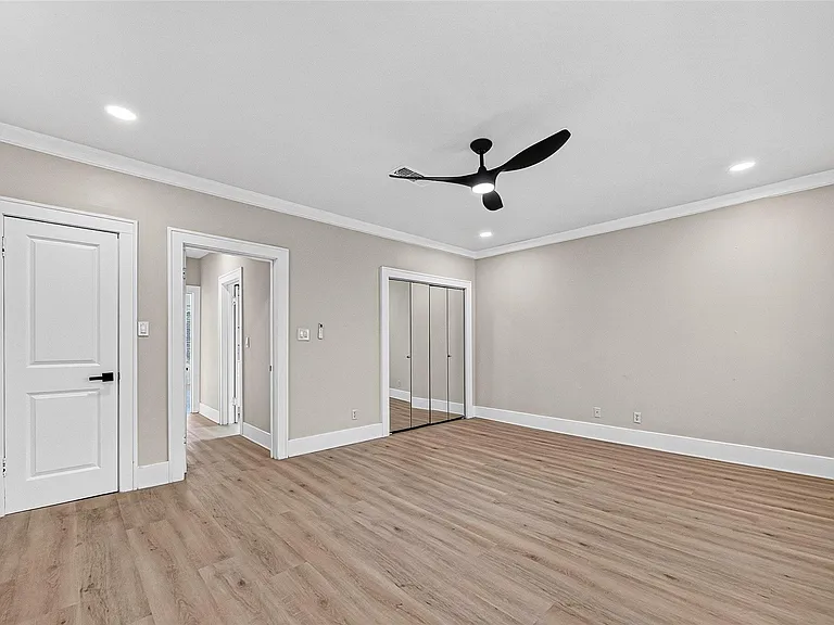 1821 Harold St — Photo 14