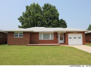 950 Willow St, Wood River, IL 62095